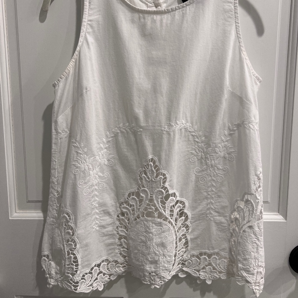 White cotton Lace button back sleeveless top